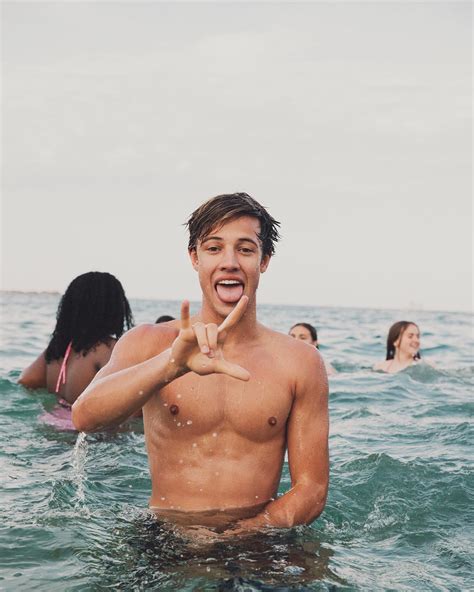 The Stars Come Out To Play Cameron Dallas New Shirtless And Barefoot Pics