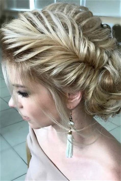 Gorgeous Prom Hairstyles You Can Copy
