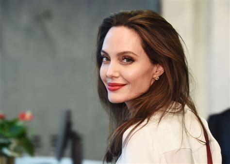 Angelina Jolie Talks About High Dating Standards Ive Been Alone For