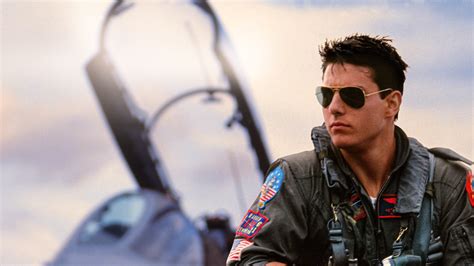 Top Gun Tom Cruise Drops Top Gun Sequel Trailer During Surprise Comic