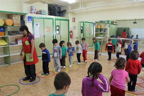 Juegos y actividades para ninos de entre 2 a 4 anos de edad spanish edition. Maestra de Infantil: Sesión de psicomotricidad. 3 años.