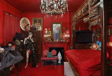 Life Inside The Hotel Chelsea New Yorks Last Bohemian Haven In