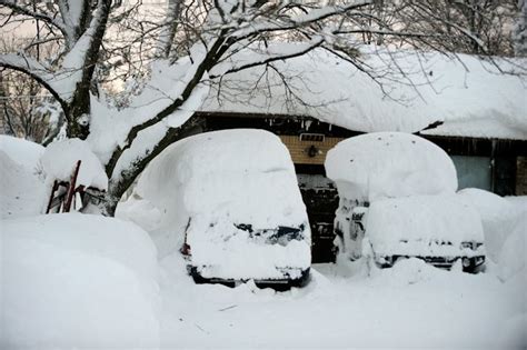 9 Chilling Photos From This Weeks Deadly New York Snowstorm