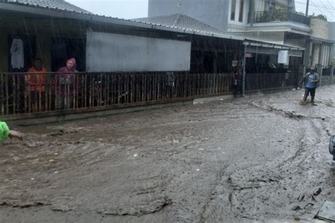 Hujan Deras Landa Kota Malang Banjir Genangi Sembilan Titik Antara News