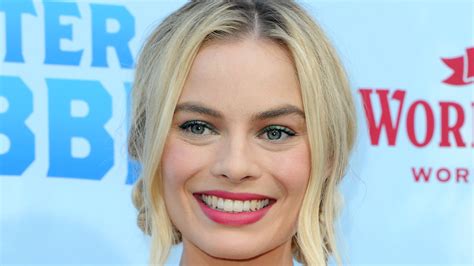 Heres What Margot Robbie Looks Like Without Makeup News Colony