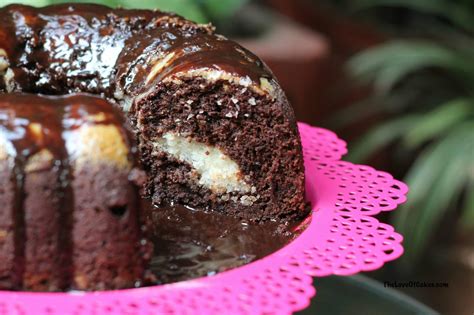 Coffee enhances the chocolate flavor and buttermilk helps make the cake super moist. Chocolate Cake With Coconut Filling | The Love Of Cakes