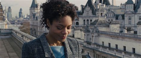 Helen mccrory signed skyfall photo uacc reg 242 film. Skyfall-1829