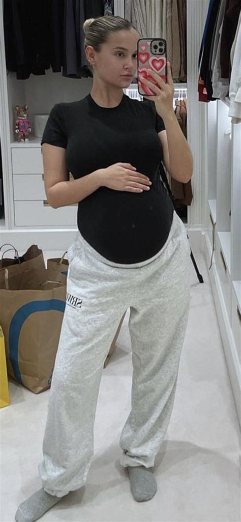 Pregnant Molly Mae Rpregcelebs