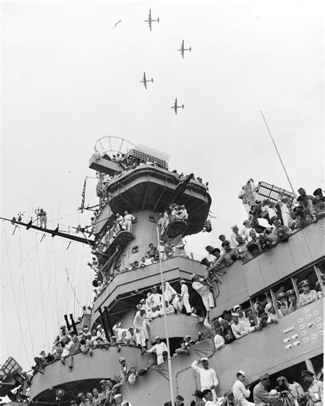 Photo B 29 Bombers Flew In Formation Over Battleship Missouri During