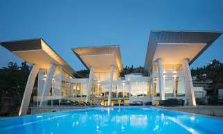 Each plan includes the floor plan layout. Luxurious and Modern Lake House Design With Perfect Layout ...