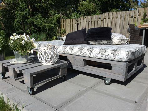 15 Pallets For This Modern Daybed 1001 Pallets Pallet Daybed