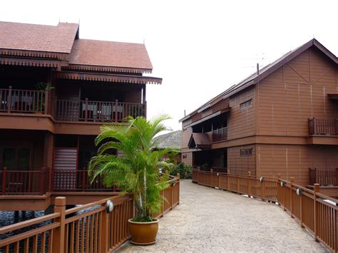 It is a family vacation spot. Our Journey : Perak Bukit Merah - Laketown Water Theme ...