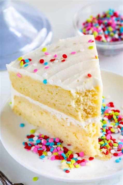 A cinnabon cinnamon roll sheet cake recipe i'm printing out and carrying with me at all times to prove once and for all that yes! Basic Yellow Cake Recipe (Cakes and Cupcakes) - Crazy for Crust