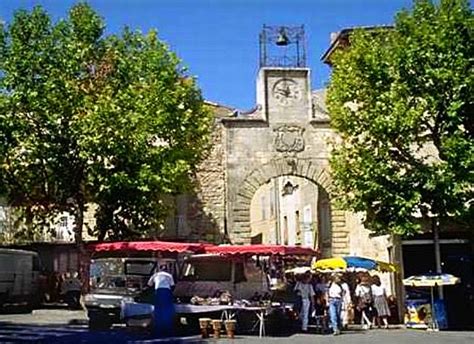 Description the apartment is located on the ground. Apt Luberon