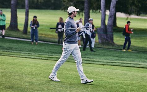 Der burgenländer bernd wiesberger hatte am freitag den cut mit 147 strokes um einen schlag verpasst und war auf platz 72 gelandet. Rory McIlroy mit neuem Caddie beim Saisonfinale | GolfPunk