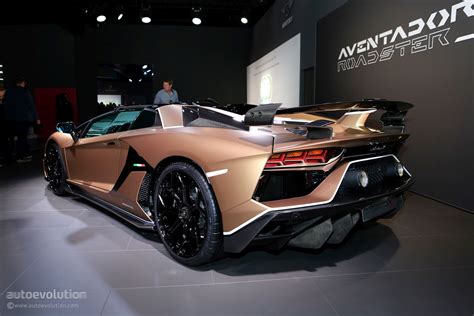 Lamborghini Aventador Wrapped In Gold Chrome Autoevolution