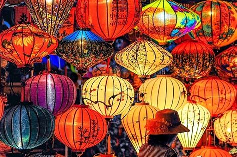 The spring festival is a time reserved for families. Spring Lantern Festival In Hong Kong 2019: A Handy Guide