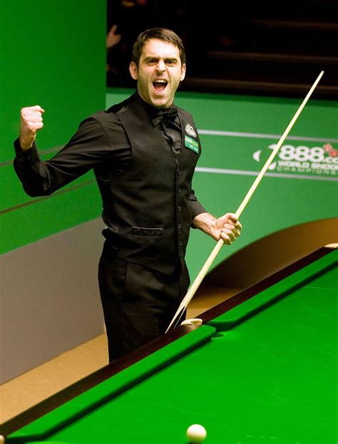 In 1992, he became a professional snooker player. Er schuilen twee Ronnies in O'Sullivan - NRC