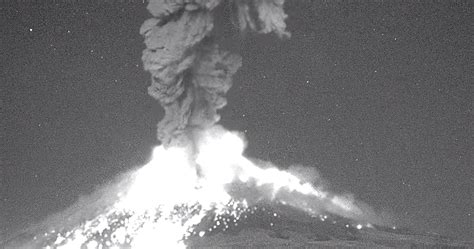 The Big Wobble Boom Mexico Colossus The Popocatepetl Volcano Spews A
