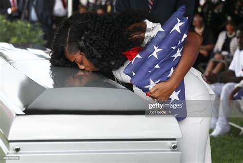 Myeshia Johnson Kisses The Casket Of Her Husband Us Army Sgt La