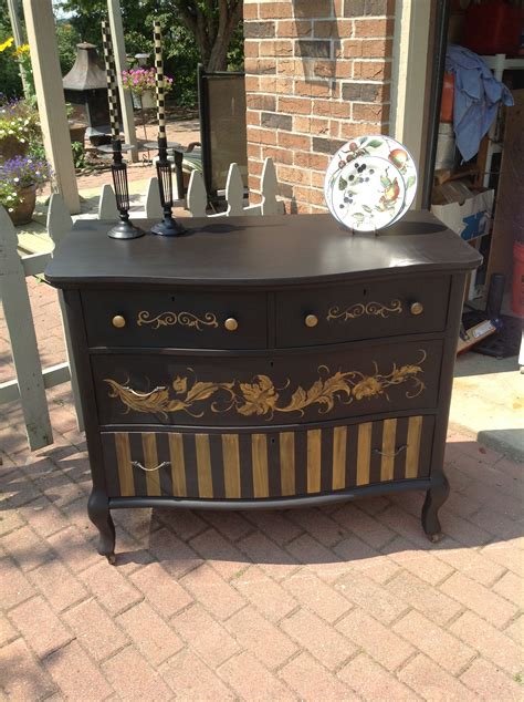 It has worked very well in this gorgeous cabinet. Gold on black. DIY chalk paint | Diy chalk paint ...