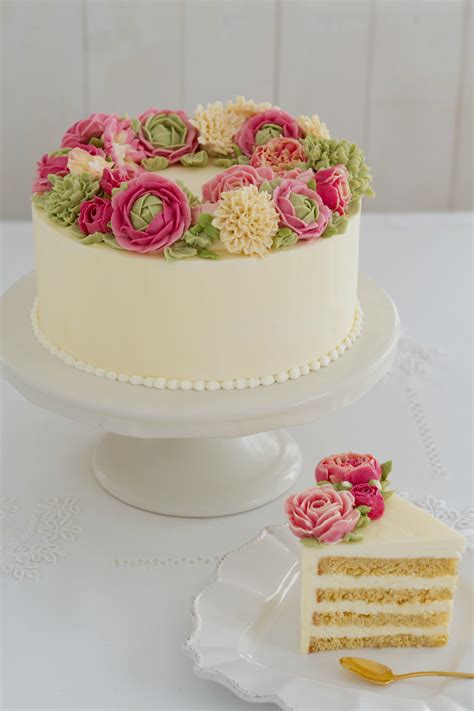 Ya hemos revisado 10 grandes ejemplos de pasteles para cumple de mujer, pero sabemos que estos modelos te han encantado y quieres seguir viendo deliciosos modelos de pasteles, es por eso que a continuación te. CURSO DE PASTELES Y FLORES DE SWISS BUTTERCREAM - Cakes ...