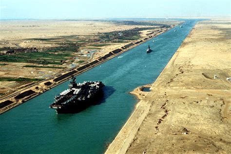 The canal separates the african continent. Suezkanal | Die größten künstlichen Wasserwege und Kanäle ...
