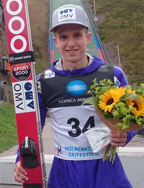 Zadebiutował w zawodach fis cup w 2013 roku w villach. Skispringen Berkutschi.com - COC-M: Halvor Egner Granerud feiert Heimsieg - 19.09.2015