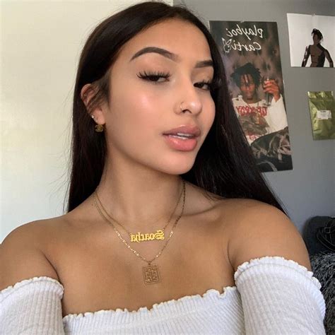 Image About Girl In — ♥︎ Alejandra Soacha By 𝚃𝙵𝙻𝚄𝙷 𝙾𝙽 𝙸𝙽𝚂𝚃𝙰𝙶𝚁𝙰𝙼 In 2021 Pretty Girls Selfies