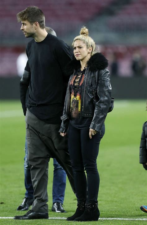 Gerard pique'nin eşi shakira'dan ayrılık itirafı. Shakira at Camp Nou Stadium With Her Husband Gerard Pique ...