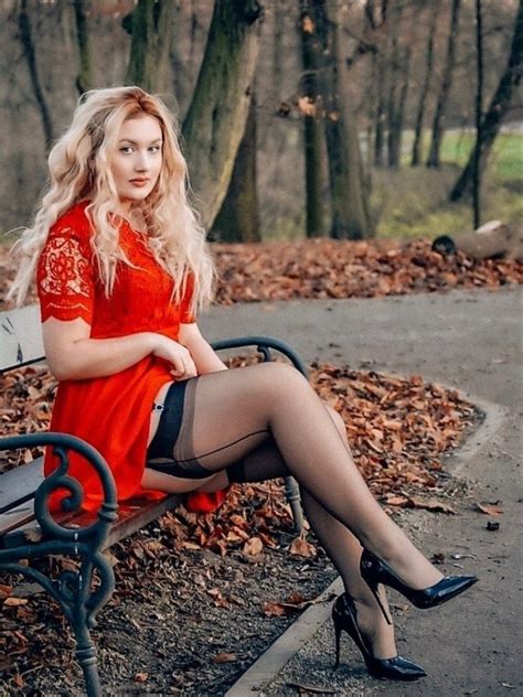 pin auf pantyhose red alert