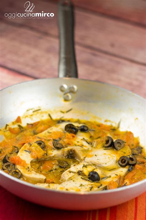 Il tonno fresco, infatti, è ricco di omega 3, grassi buoni che aiutano a tenere a bada i livelli di colesterolo nel sangue. Trancio di pesce spada in padella (pronto in 15 minuti ...