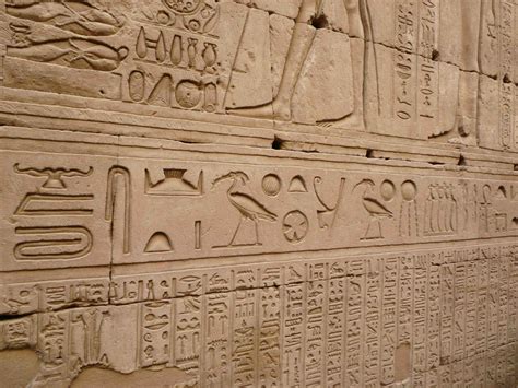 le temple d horus à edfou en Égypte partir voir le monde