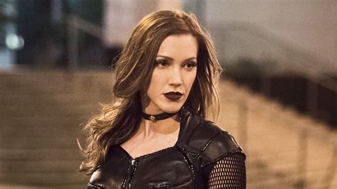 Arrow Star Katie Cassidy Rodgers Pitched ‘birds Of Prey Series To The Cw