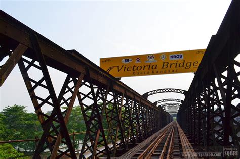 The victoria bridge is a railway bridge that crosses the perak river near kuala kangsar. www.sobriyaacob.com: June 2014