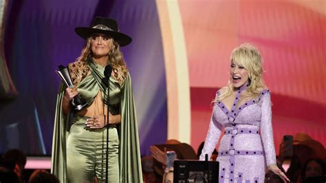 Lainey Wilsons 15 Second Encounter With Dolly Parton Left Her Speechless