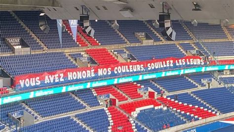 Une banderole qui vient tendre encore un peu plus les relations entre le psg et le fc barcelone, alors que les deux clubs en septembre dernier, une autre banderole de supporters avait fait polémique. Banderole Psg Lille / Lille osc video highlights are ...
