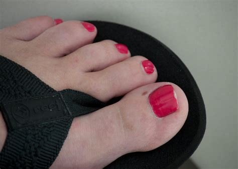 Smurfettes Pink Toes In Black Flip Flops By Feetatjoes On Deviantart