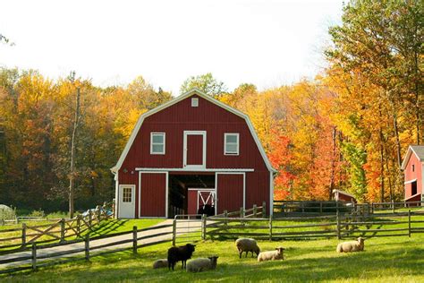 45 Beautiful Rustic And Classic Red Barn Inspirations Red Barns Red Barn