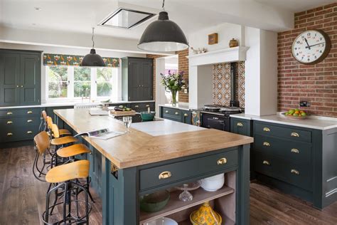 Kent kitchen is the leading modern kitchen cabinet design contractor in malaysia, our kitchen cabinet work always filled with the latest interior design ideas. 5 Reasons to buy a Handmade Bespoke Kitchen | Drew Forsyth ...