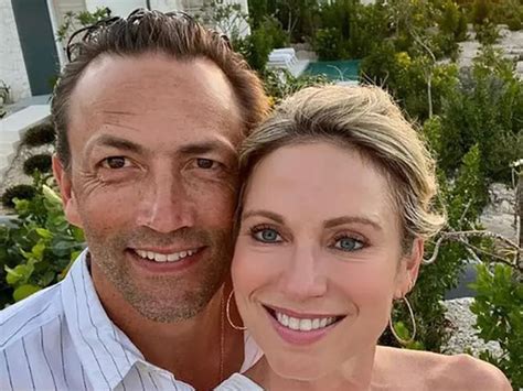 Amy Robach Divorcing Andrew Shue After Affair With Gma Co Host T J