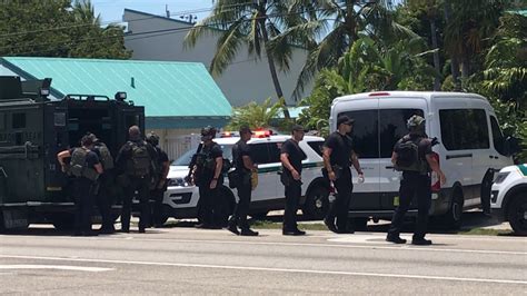 Florida Keys Police Search For Stabbing Suspect Miami Herald