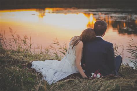 Married Couple Sitting At Lake Watching Sunset Wallpaperhd Love