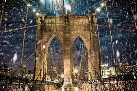 Brooklyn Bridge With Snow Falling Stock Photo Download Image Now Istock