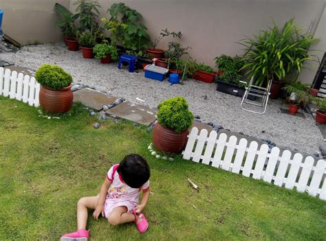 Kotak kayu rendah bisa menjadi kebun sayur mini portabel, cocok jika sinar matahari tidak menyinari seluruh halaman secara maksimal.krat kayu bisa menjadi media tanam ideal. HaPPiNeSS of LiFe ‿ : Mini kebun belakang rumah