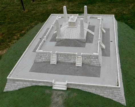 Štefánika na vrchu bradlo a národná zoologická záhrada v bojniciach. 73. Mohyla M. R. Štefánika - Park miniatúr