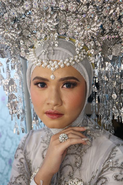 suntiang padang bride hana gloria mua bridestory