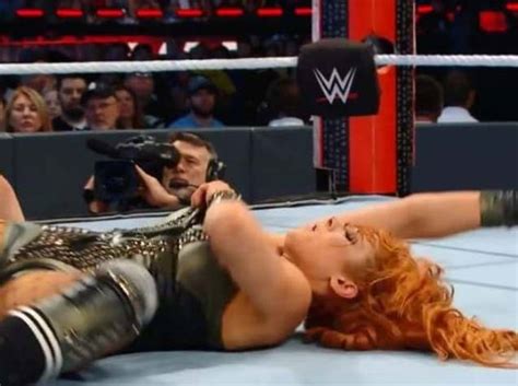 Wrestling Wwe Forced Into Tv Blackout After Female Star Becky Lynch S Wardrobe Malfunction Nz