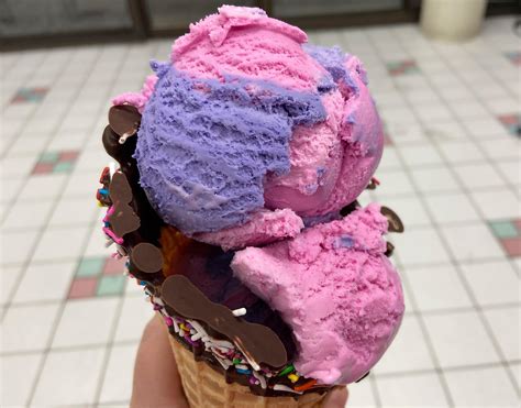This Night Time Cotton Candy Ice Cream Cone From Baskin Robbins R Oddlysatisfying