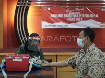 Donor Darah Peringatan Hari Anti Narkotika Antara Foto